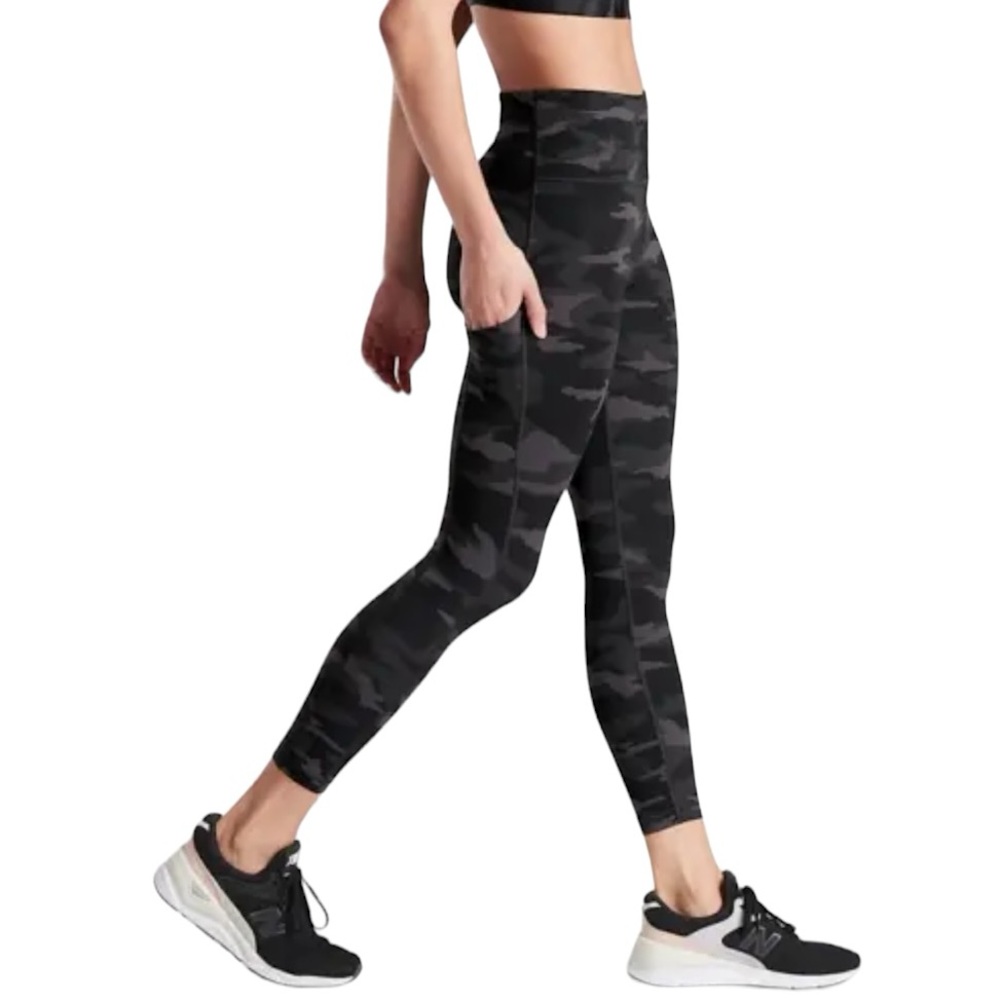 Athleta Ultimate Camo 7/8 Tight size M